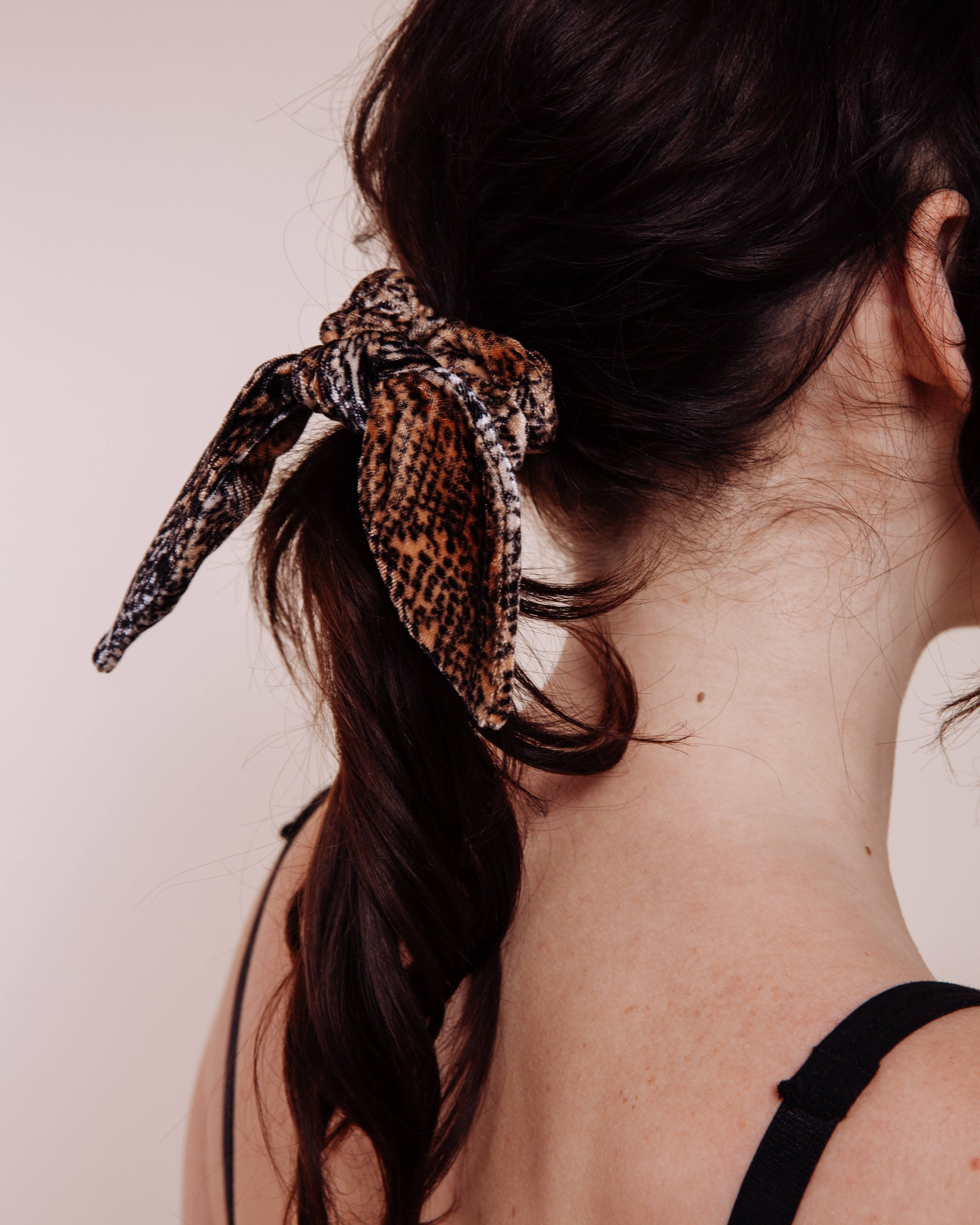 Snakebite Scrunchie Tie